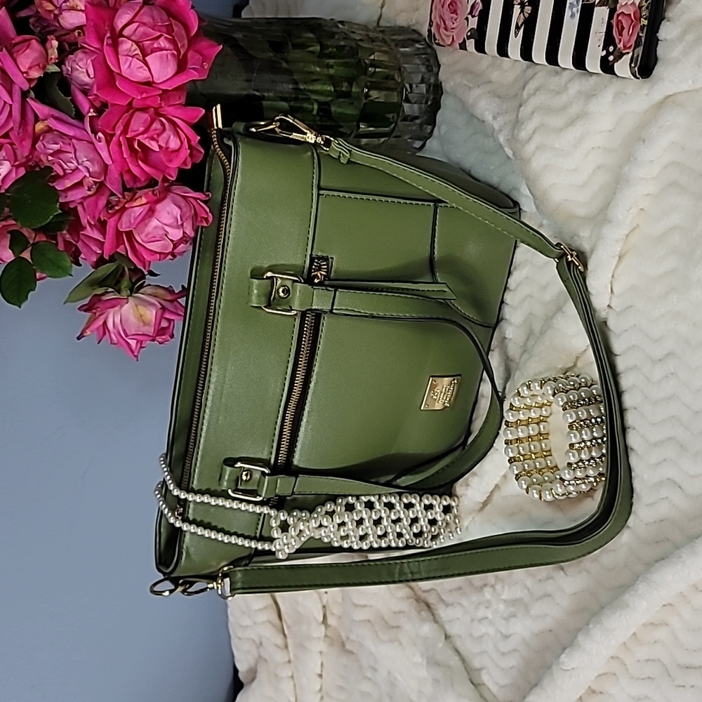 Huanying Shiyong Deligaopiju Military Green Handbag